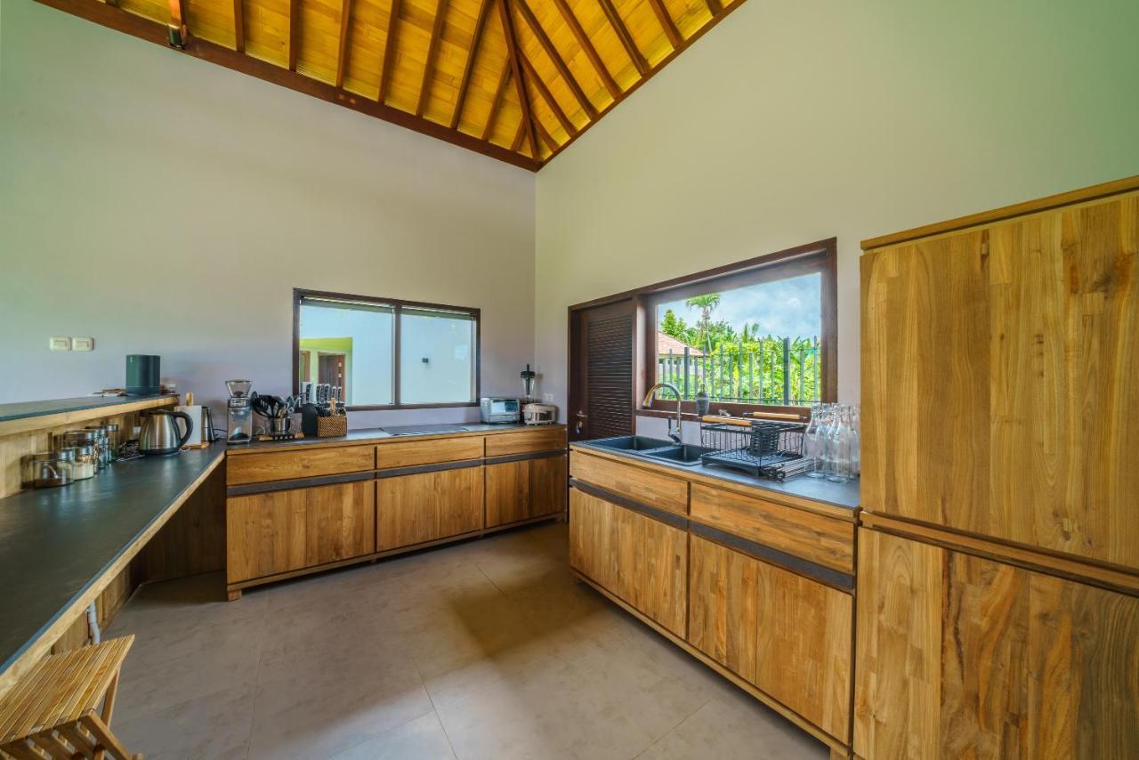 Villa Beauvida - Cozy 4- Bedroom Villa In Canggu With 18M Pool Dalung  ภายนอก รูปภาพ