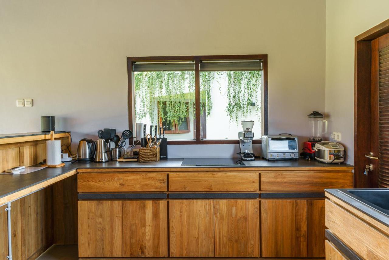 Villa Beauvida - Cozy 4- Bedroom Villa In Canggu With 18M Pool Dalung  ภายนอก รูปภาพ